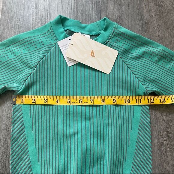 Fabletics Whitney Seamless Crop Top Gym Workout Teal Aqua Gray - Picture 9 of 10